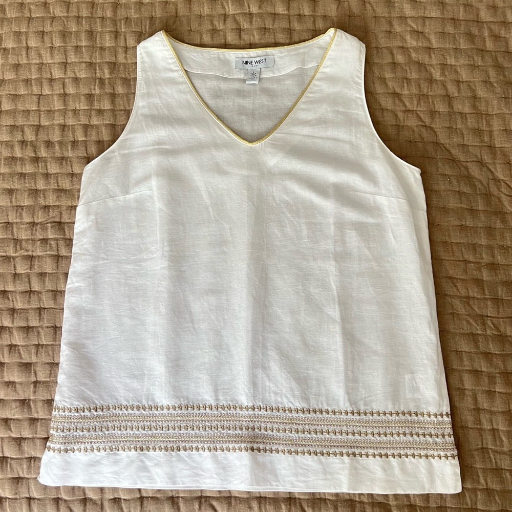 Nine West Jeans Linen Blend V-neck Embroidered Sleeveless Top in size Large
